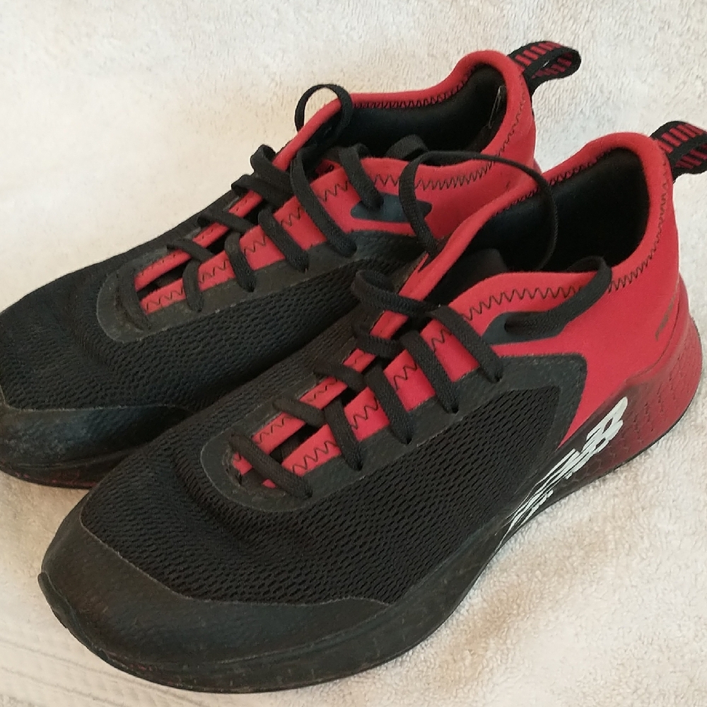 Boys Size 3 Fresh Foam New‎ Balance Sneaker In Red And Black